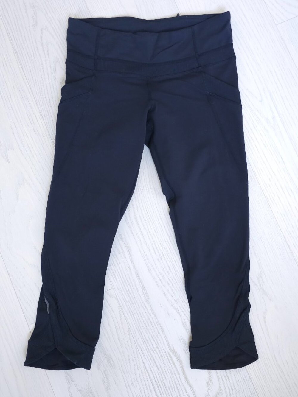 Lululemon Black Cropped Leggings Size 4 | Multi Pocket Run Crop